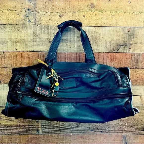 Tumi VTE Leather Carryall Overnight/Weekender/Duffle Bag W Locks - Picture 1 of 10